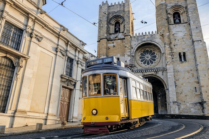 Lisbon 24 Hours Pass with Tram 28 Riding Ticket - Bica, Glória, and Lavra funiculars