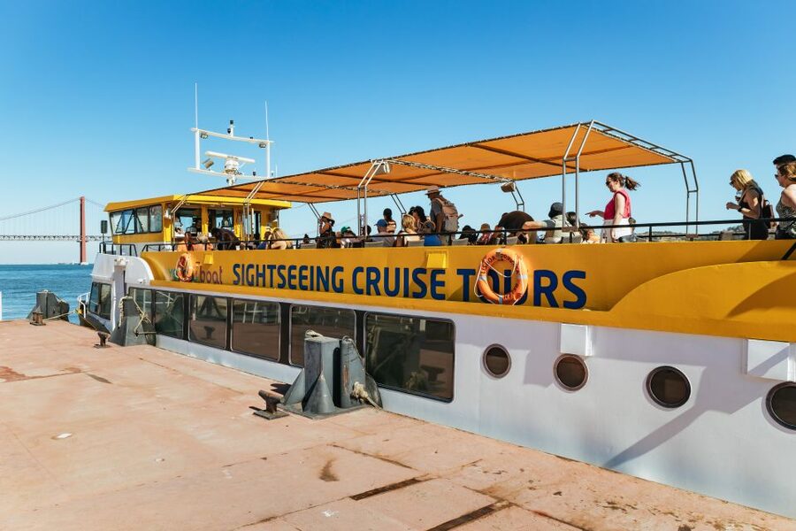 Lisbon: 72/96-Hour Hop-On Hop-Off Bus, Tram & Boat Ticket - The Pink Modern route toward Oriente