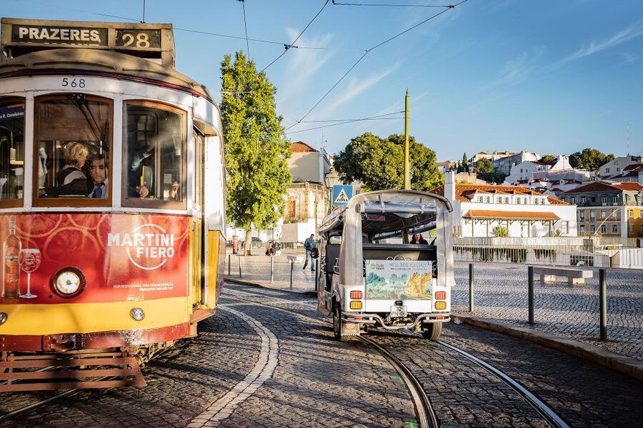 Lisbon: Guided Tuk-Tuk Tour Along the Historic Tram Line 28 - Carmo Square, Príncipe Real, and the city center