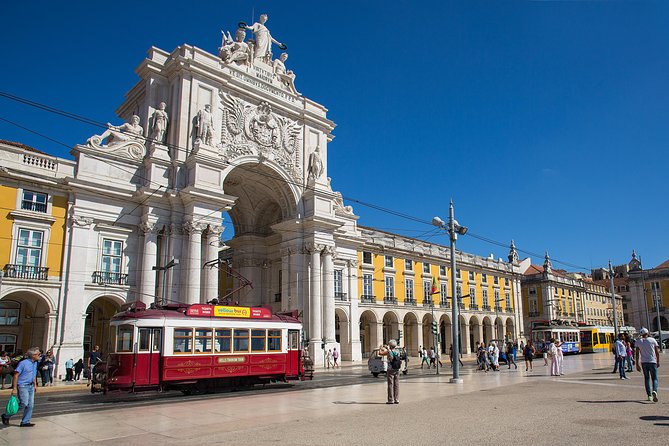Lisbon Hills Red Tram by Tram 28 route - What the audio guide adds