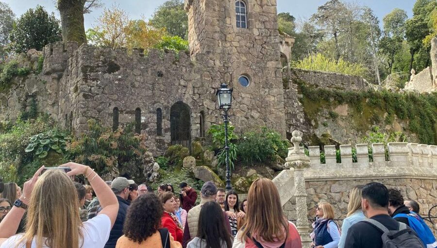 Lisbon: Sintra, Regaleira with ticket guided tour by train - Going down the Initiation Well