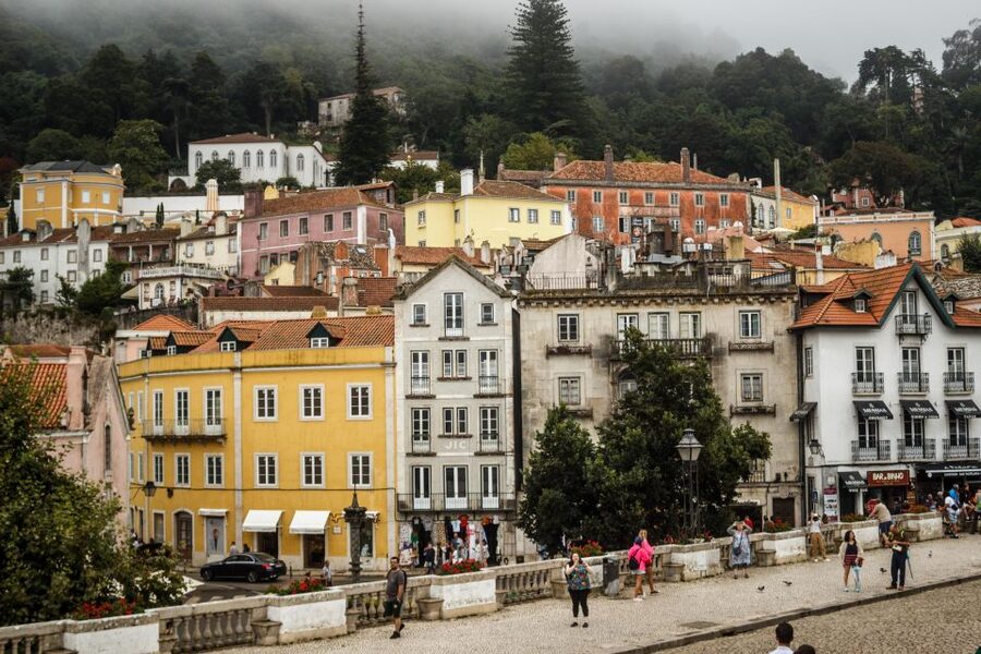 Lisbon: Sintra, Regaleira with ticket guided tour by train - What the guides add to the day