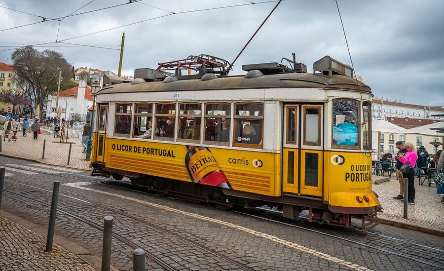 Lisbon: Tram 28 Entry Ticket & Audio Guide with 24-Hour Pass - Graça: Lisbon from the hills