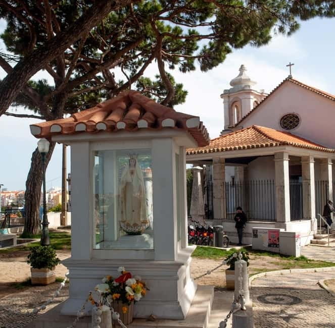 Lisbon Tram 28 Route : Electric Tuk Tuk | Professional Guide - Estrela Basilica and its calm gardens