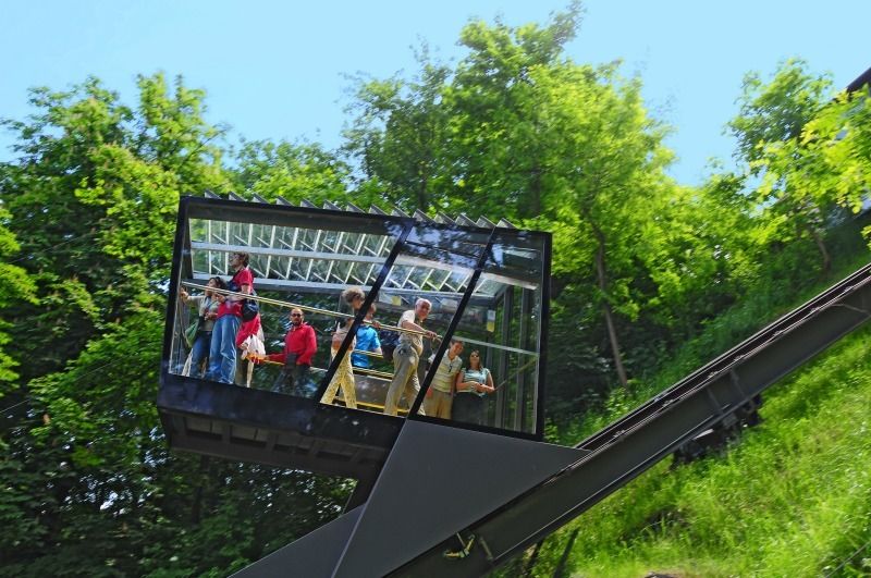 Ljubljana: Guided Walk & Funicular Ride to Ljubljana Castle - Town Hall and Robba Fountain: a practical starting point