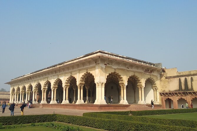 Luxury Taj Mahal Tour By SUPERFAST Train From Delhi - Lunch at a five-star hotel