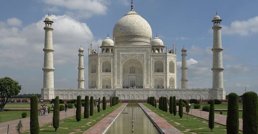 Luxury train tour from Delhi to Agra - Key points at a glance