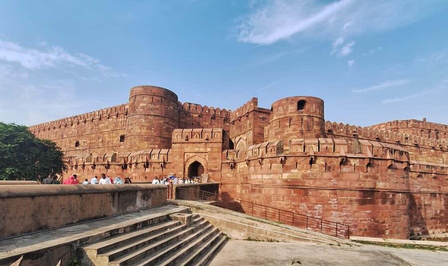 Luxury train tour from Delhi to Agra - Why the train makes Agra possible in one day