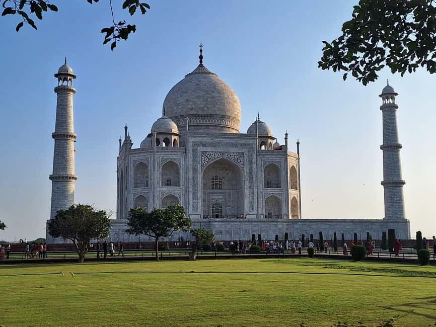 Luxury train tour from Delhi to Agra - Agra Fort and the Mughal story behind the Taj