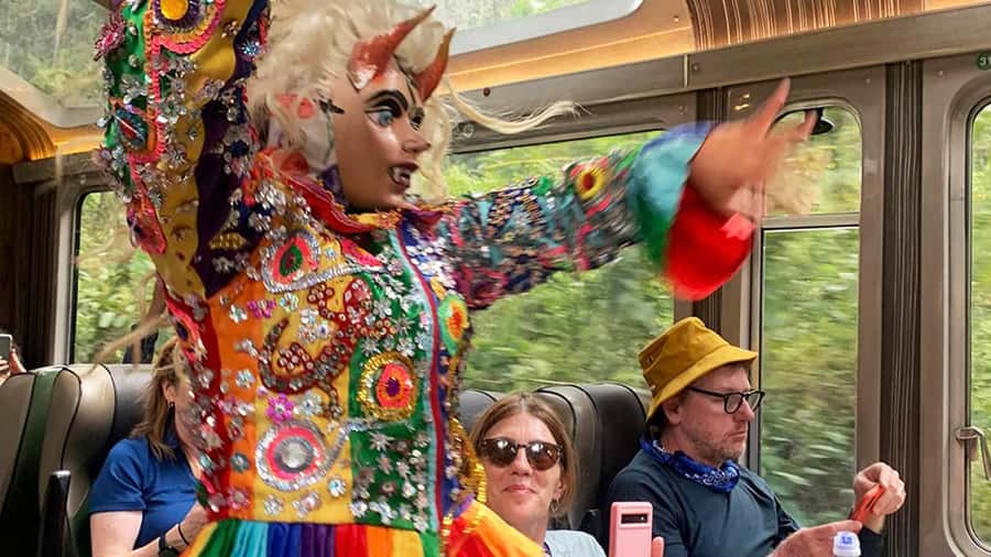 Machu Picchu: 1-day tour by Vistadome Observatory train - Aguas Calientes and the bus to the ruins