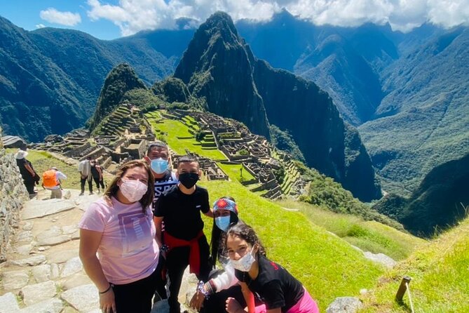 Machu picchu one day by train all included - The return train and late-night Cusco arrival