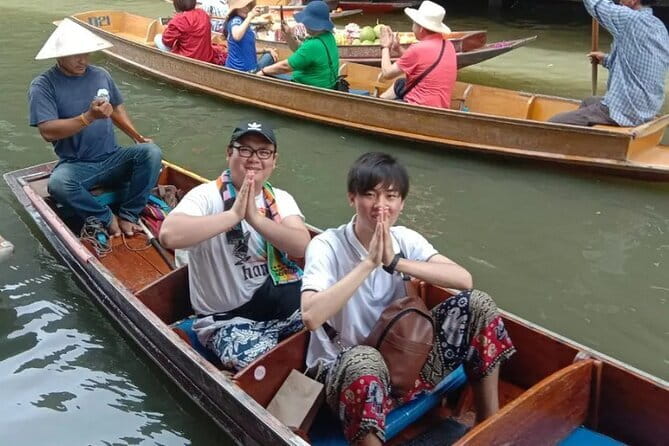 Maeklong Railway and Damnoen Saduak Floating Market Tour - Devaree Boutique and the Amphawa area