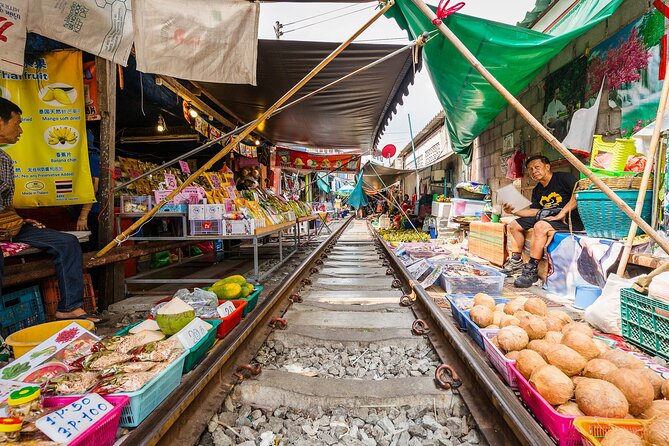 Maeklong Railway & Damnoen Saduak Floating Market Tour – Full Day - What the small group changes