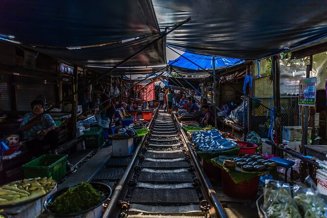 Maeklong Railway, Sugar Palm Factory & Floating Market - Practical details before booking