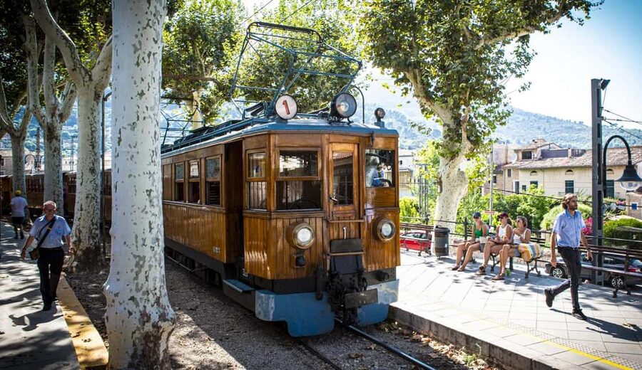 Mallorca: Exclusive Soller Train and Tram Half-Day Tour - The historic tram from Sóller to Port de Sóller