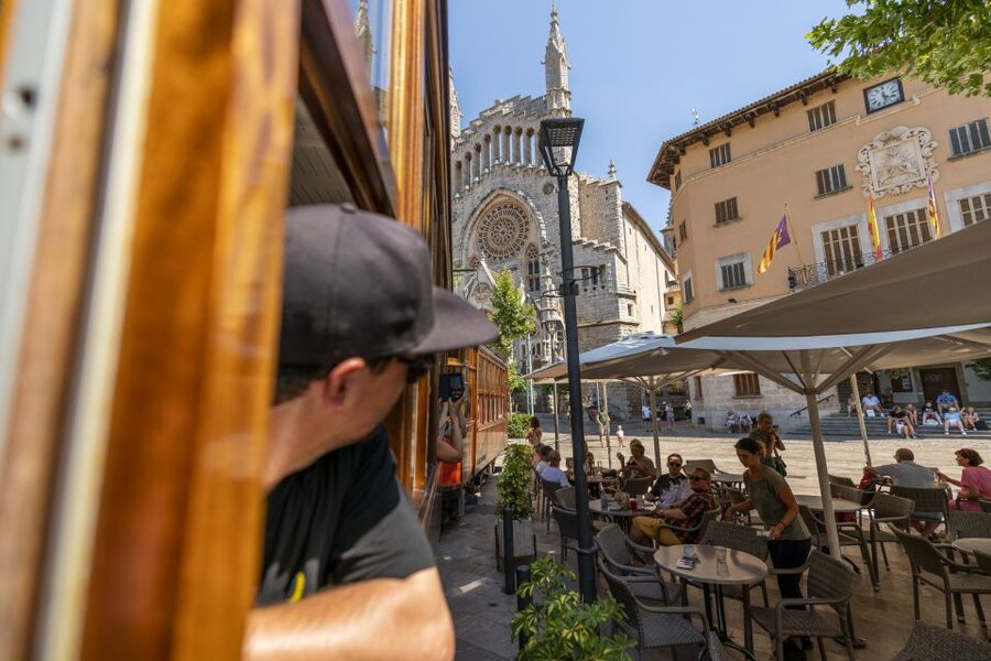 Mallorca: Island Tour with Boat, Tram & Train from the South - Food, clothing, and what to pack