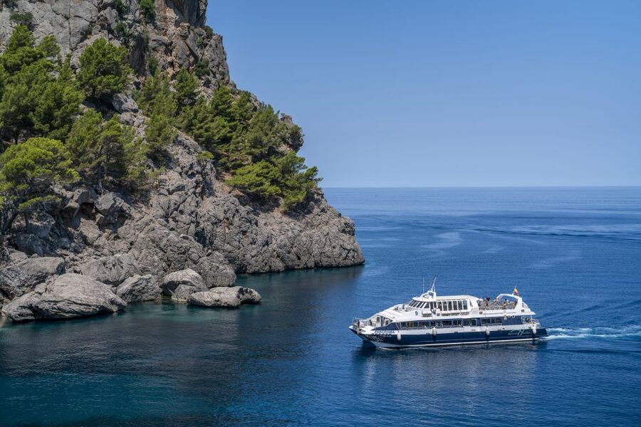Mallorca: Island Tour with Boat, Tram & Train from the South - The boat along the Tramuntana coast