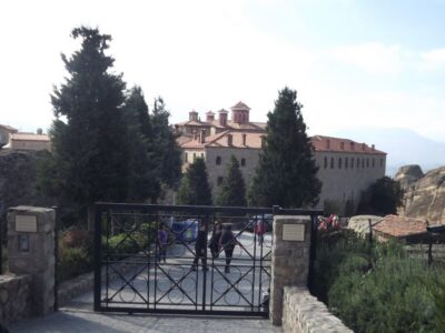 Meteora 2-Day Tour by Train from Thessaloniki