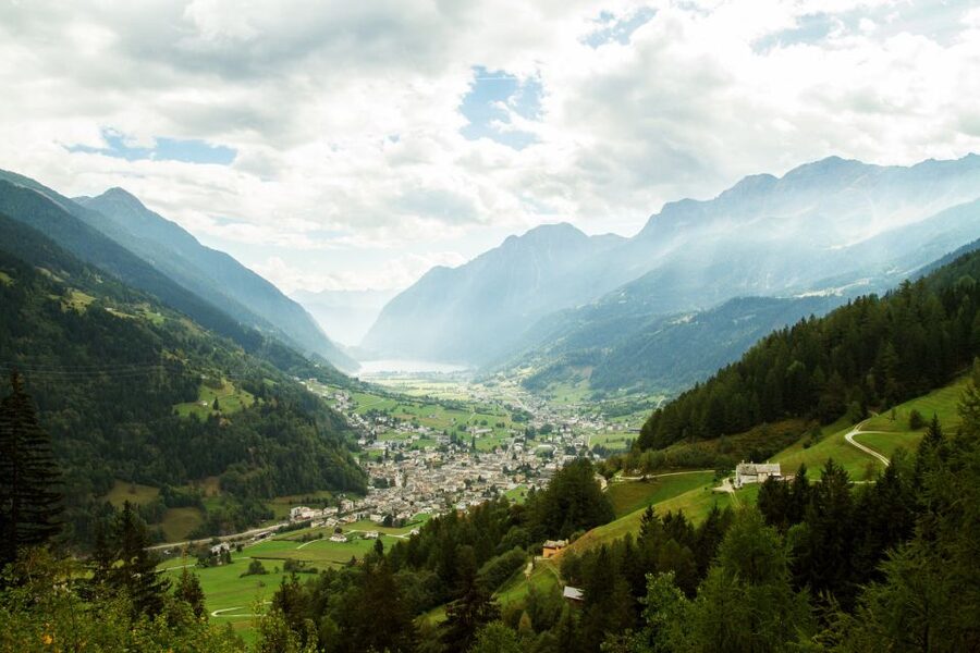 Milan to St. Moritz: Scenic Bernina Train Tour with Guide - Why this Milan to St. Moritz trip works