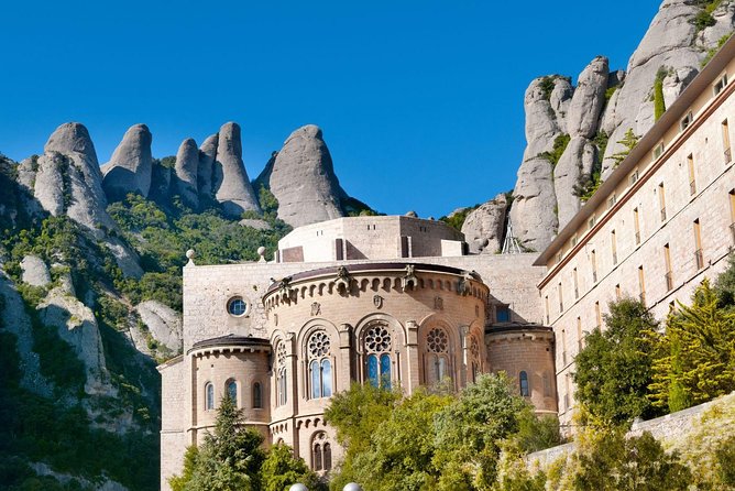 Montserrat: Cog-Wheel, Basilica, Black Madonna & Licor Tasting - Basilica, Virgin’s Throne, and the Black Madonna