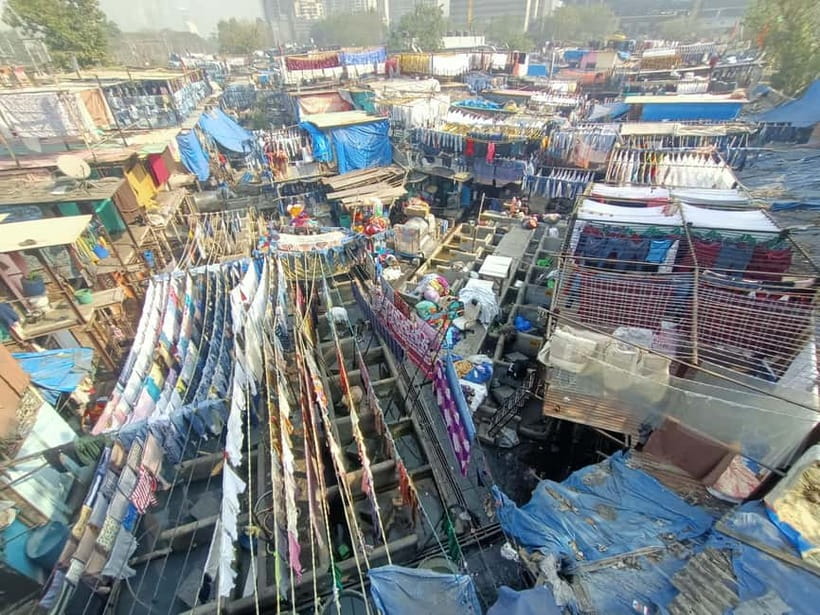 Mumbai: Dharavi Slum and Dhobi Ghat Tour with Train Ride - The local train: a short ride with a big payoff