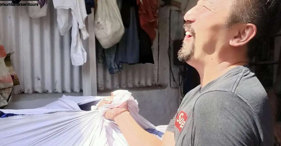 Mumbai: Dhobi Ghat Tour with Dharavi and Train Ride Options - Entering Mahalaxmi’s open-air laundry