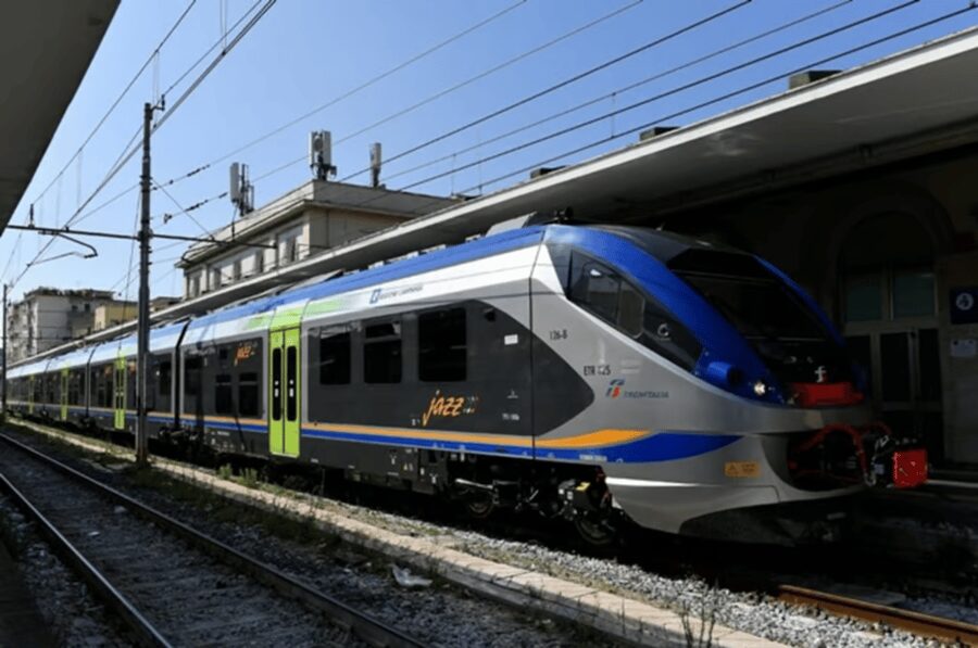Naples: Hop-On Hop-Off Bus Tour with Train from Salerno - Castel Nuovo, Naples in stone and towers