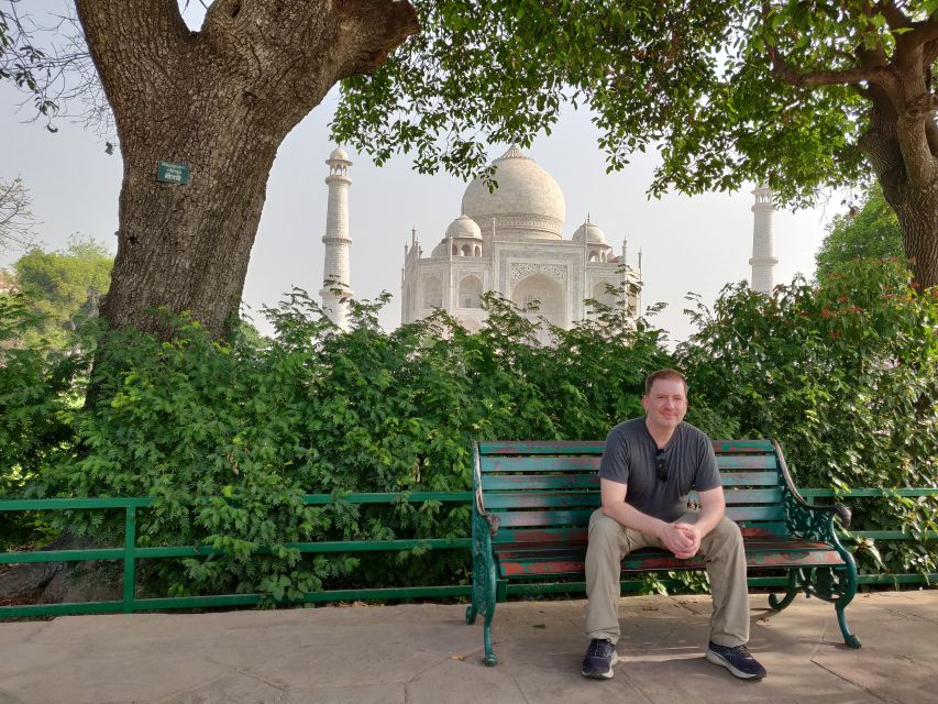 New Delhi: 2-Day Tour of Agra & Fatehpur by Superfast Train - Day one: Delhi to Fatehpur Sikri and the Taj at sunset