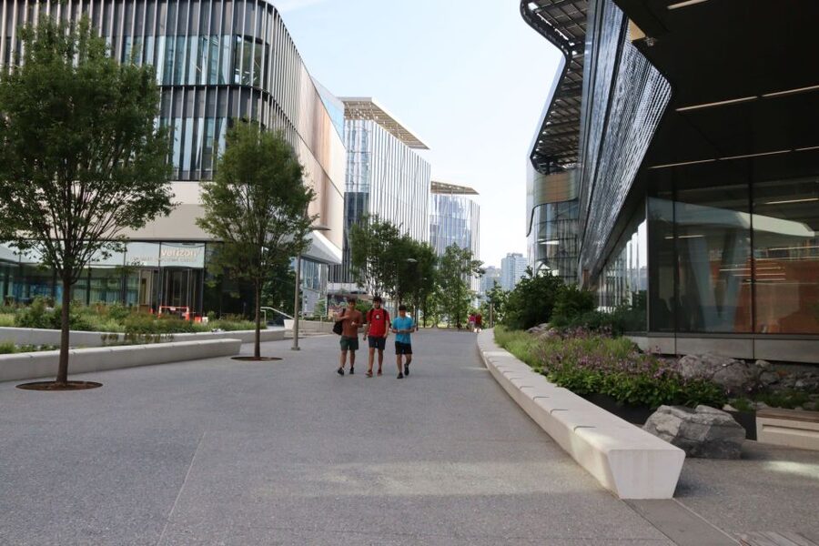 New York City: Roosevelt Island Walking Tour with Tram Ride - Walking through the planned New Town community