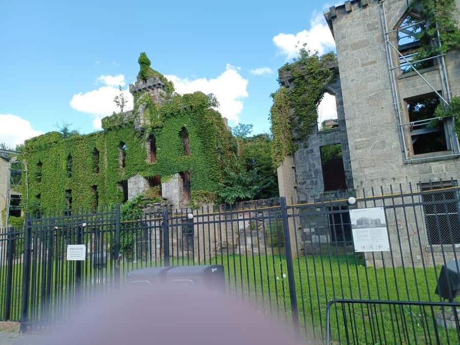 New York City: Roosevelt Island Walking Tour with Tram Ride - The Octagon, Nellie Bly, and the Girl Puzzle Monument
