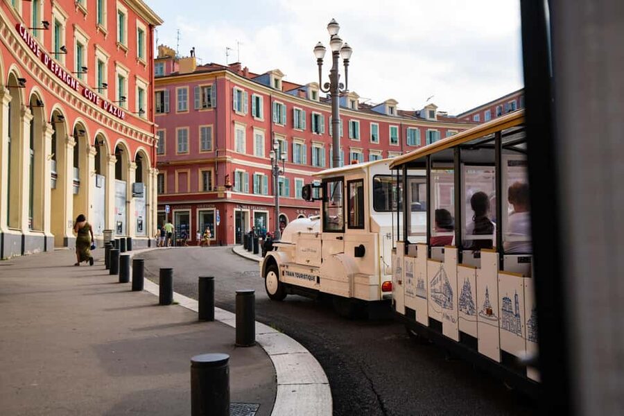 Nice: A gentle ride on a small electric train with panoramic views - How much sightseeing fits into 50 minutes
