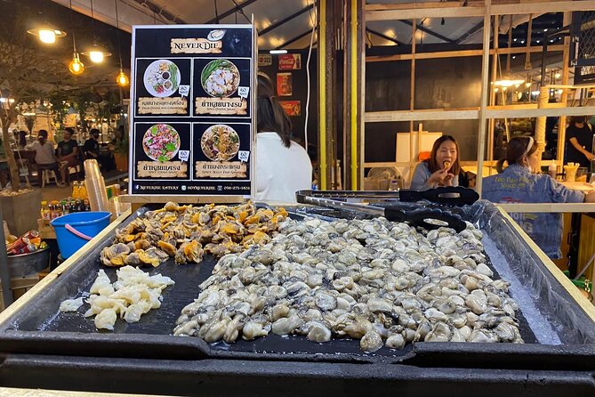 Night life in Bangkok - Jodd Fairs Train Night Market(Joint) - Shopping, souvenirs, and the limits of the market