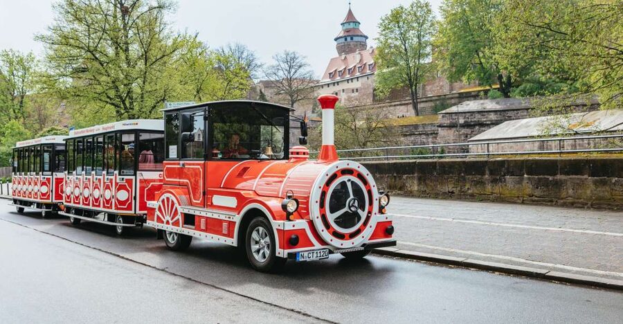Nuremberg: City Tour with the Bimmelbahn Train - The Schöner Brunnen and Market Square departure