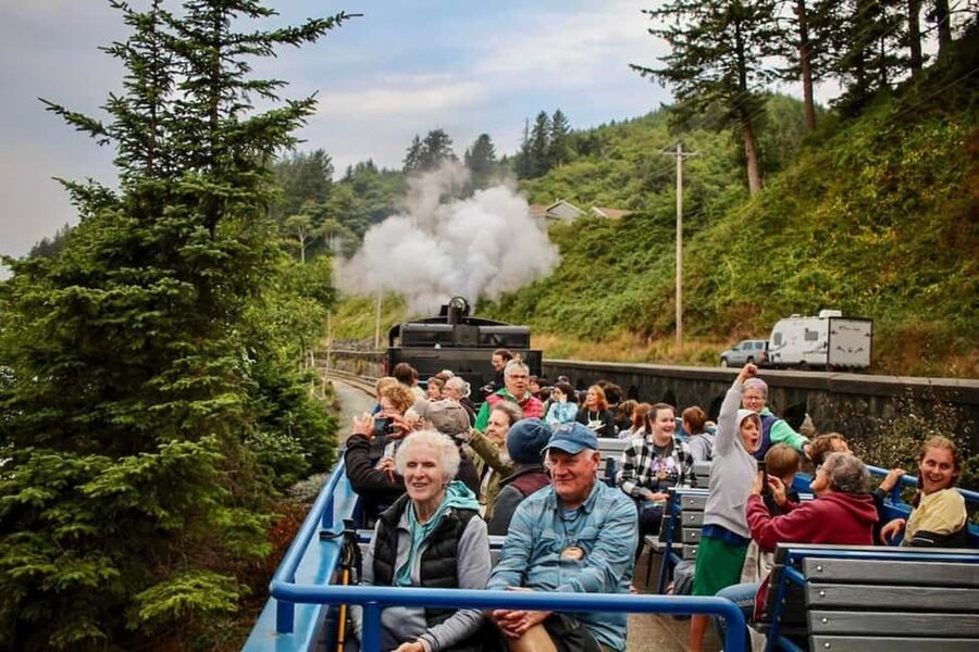 Oregon Coast: Scenic Railroad Excursion Along Coastline - Choosing between four types of seating