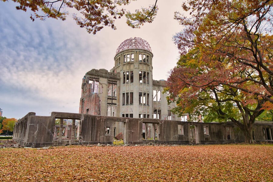 Osaka/Kyoto: Hiroshima Miyajima Bus Tour & Shinkansen Ticket - What the guides add