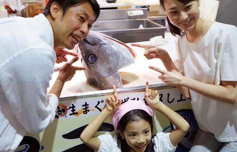 Osaka: Wakayama Cat Train, Seafood market, Hot Springs Tour - Sandanbeki Cave and the pirate stories