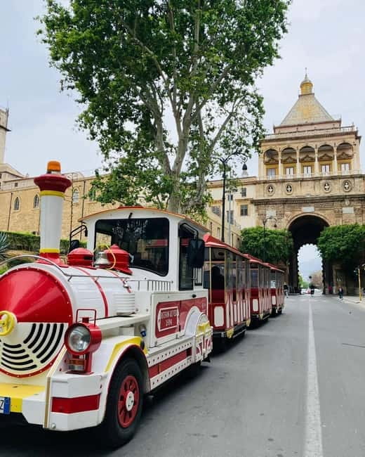 Palermo: Tour of the historic center by train - Teatro Massimo and the city center