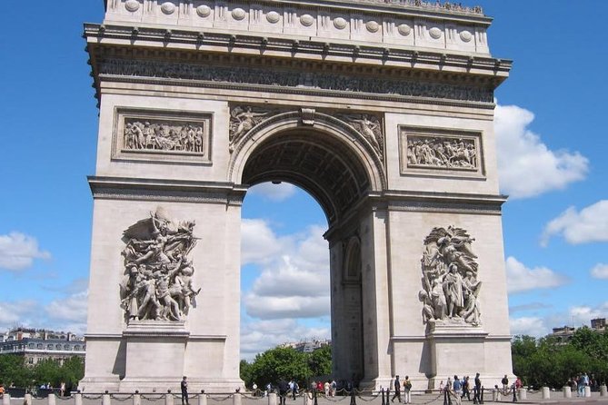 Paris by Rail - Sightseeing Bus and Eiffel Tower Champagne Lunch - The short stop at Sacré-Cœur