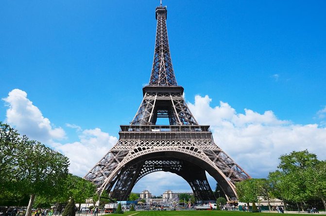 Paris by Rail with Sightseeing Bus and River Cruise - Arc de Triomphe and the Louvre area
