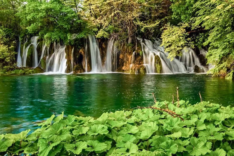Plitvice Lakes: Guided Walking Tour with Train and Boat Ride - What the $28 price really covers