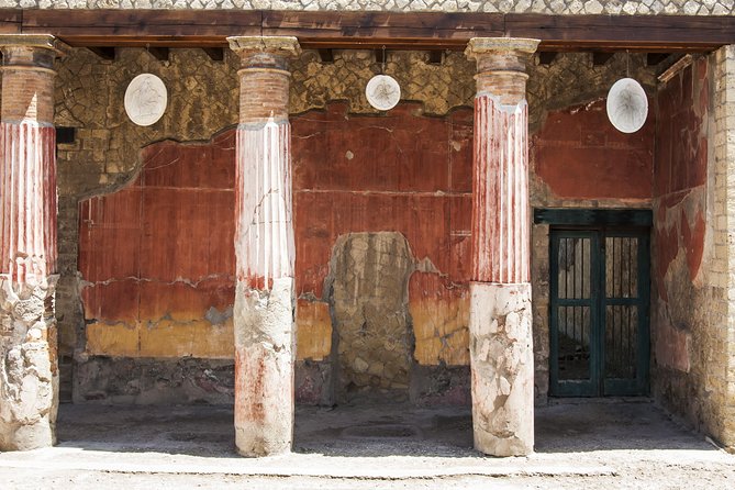 Pompeii and Naples Tour by High-Speed Train - Naples, sfogliatella, and a short taste of the city