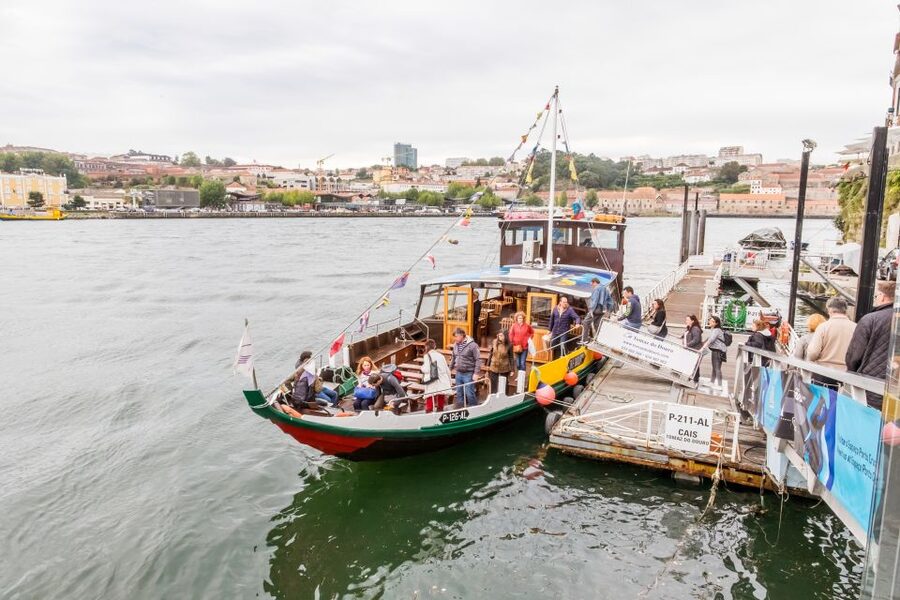 Porto: City Train Tour, River Cruise & Wine Cellar - Touring Real Companhia Velha