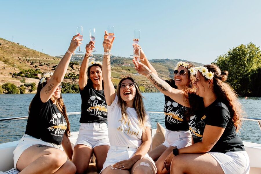 Porto: Douro Valley Full-Day Boat, Train, and Lunch Tour - A Quinta winery and Douro wine tasting