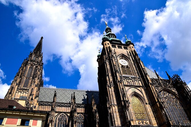 Prague DeLuxe Tour: Views, Hidden Gems, Tastings & River Cruise - A sweet break in Old Town
