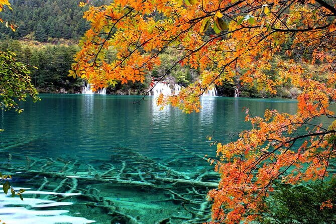 Private 2-Day Jiuzhaigou & Huanglong Tour by Train from Chengdu - One night in Jiuzhaigou keeps the schedule moving