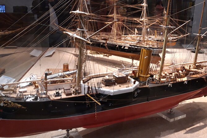 Private Belem tour with tram and the new Quake Museum - Pastéis de Belém and the custard tart stop