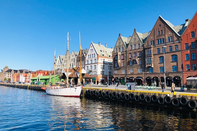 Private Bergen Walking tour with Funicular - What the guide adds to the experience