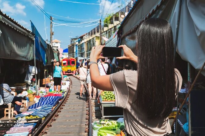 Private Damnoen Saduak and Maeklong Railway Market Tour(min 2pax) - What the private vehicle changes