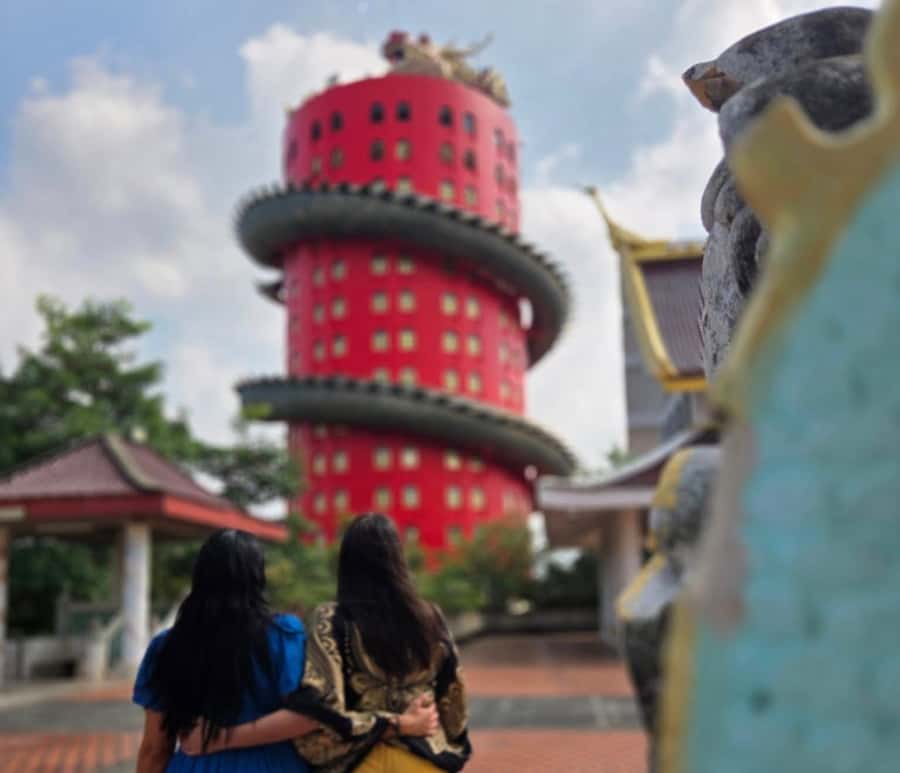 Private Floating & Train Market + DRAGON Temple + Thai Cafe - Timing, comfort, and practical concerns