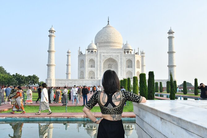 Private Full Day Taj Mahal Luxury Tour By Train From Delhi - What the guide service may be like